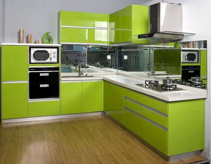 Стильная зелёная кухня