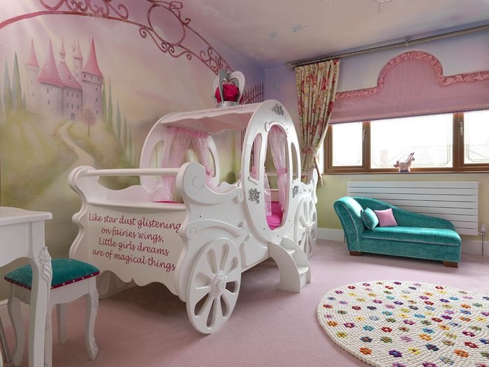 Дизайн интерьера комнаты для девочки с каретой