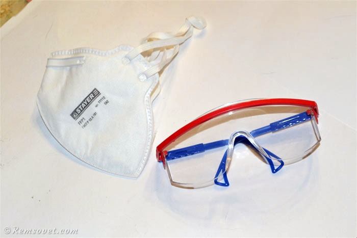 Защитные очки и распиратор