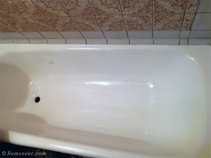 Восстановление ванны жидким акрилом, нанесение наливного акрила