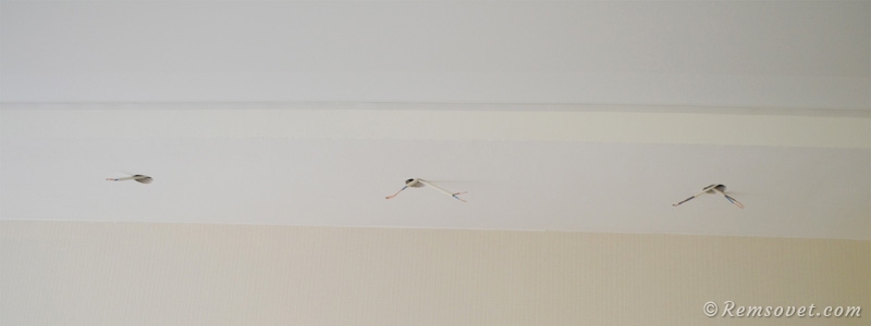Прокладка провода под потолком