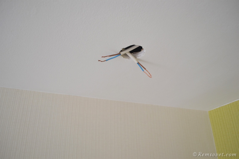 Прокладка провода под потолком