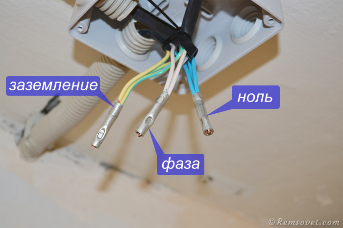 Соединение кабелей в распаячной коробке при подключении двух розеток