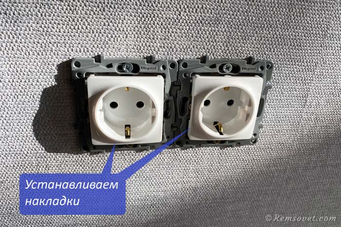 Розетка Legrand Etika установка пластиковой накладки