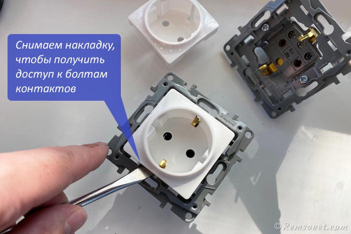 Монтаж розетки Легранд Этика - как снять пластиковую накладку